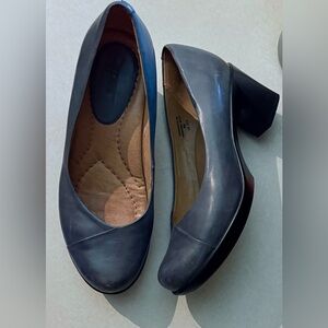 Earth Admiral Blue Leather Women's Heels